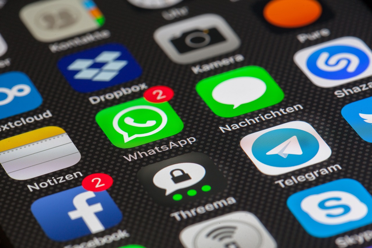 découvrez l'impact des médias sociaux sur notre quotidien, des stratégies essentielles pour maximiser votre présence en ligne, aux tendances émergentes qui façonnent l'avenir de la communication numérique.