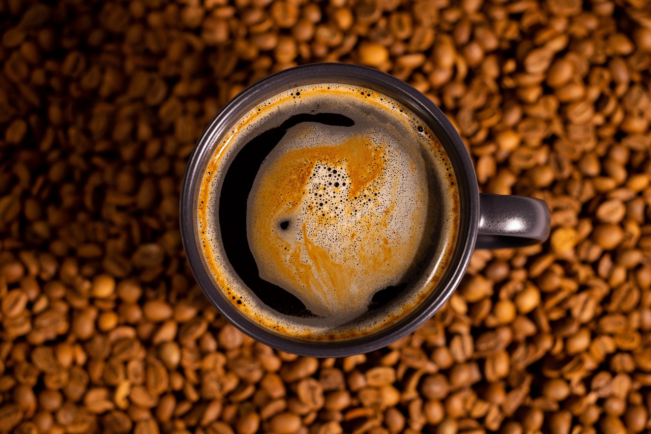 découvrez notre irrésistible mousse au mocha, un dessert riche et crémeux qui allie le goût intense du café et du chocolat. parfait pour les amateurs de douceurs gourmandes, cette mousse apportera une touche d'élégance à vos moments de plaisir.