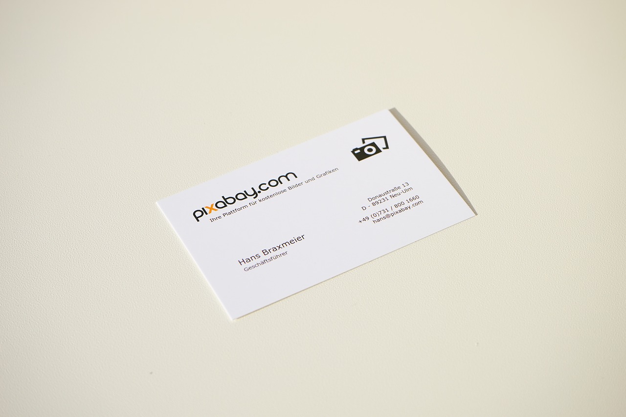 découvrez tout ce qu'il faut savoir sur le format des cartes de visite : dimensions standards, personnalisation et conseils pour créer un design impactant. apprenez à optimiser votre carte de visite pour faire une impression durable lors de vos rencontres professionnelles.